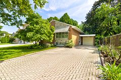 109 Wincott Drive, Toronto, ON M9R 2P5