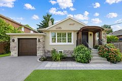 14 Agar Crescent, Toronto, ON M9B 5A5
