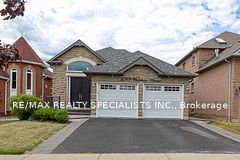 5768 Whitehorn Avenue Lower, Mississauga, ON L5V 1W1