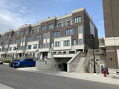 95 Eastwood Park Gardens 18, Toronto, ON M8W 0B9