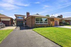 7 Allison Drive, Toronto, ON M8Z 3Z9