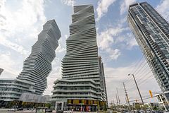 3900 Confederation Parkway 5701, Mississauga, ON L5B 0M3
