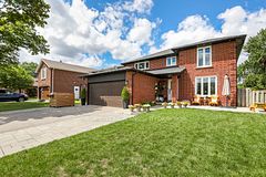 891 Willowbank Trail Lower, Mississauga, ON L4W 3M2