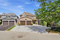 127 Waterbury Street, Caledon, ON L7E 2J1