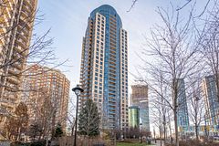 330 Burnhamthorpe Road PH5, Mississauga, ON L5B 0E1