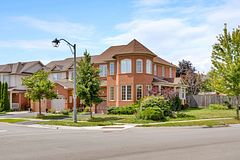 2204 Grand Oak Trail, Oakville, ON L6M 4S6