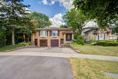 19 Hepworth Drive, Toronto, ON M9R 3W1