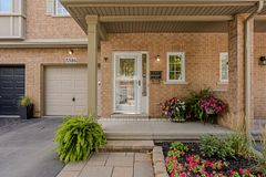 5316 Applegarth Drive, Burlington, ON L7L 7E3
