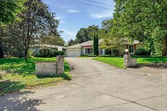 359 Lark Avenue, Burlington, ON L7T 2T1