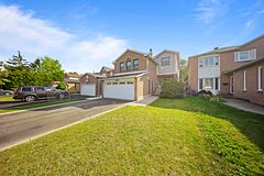 6200 Prairie Circle, Mississauga, ON L5N 5Y4