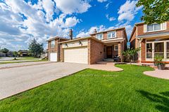 1106 Highgate Place, Mississauga, ON L4W 3H4
