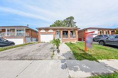7624 Middleshire Drive, Mississauga, ON L4T 3S2