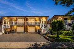 131 Yatescastle Drive, Toronto, ON M3L 2L4