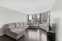 25 Fairview Road W 1409, Mississauga, ON L5B 3Y8