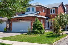 5806 Mersey Street, Mississauga, ON L5V 1V9