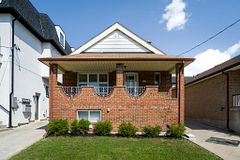 4 Chudleigh Road, Toronto, ON M6E 1Y8