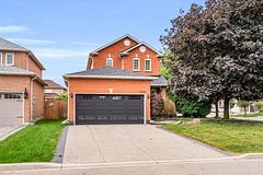 7404 Davemark Court, Mississauga, ON L5N 7P3