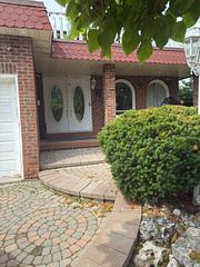 2 Pepperwood Place (Main & Upper), Brampton, ON L6S 3R9