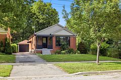 72 Mervyn Avenue, Toronto, ON M9B 1N3