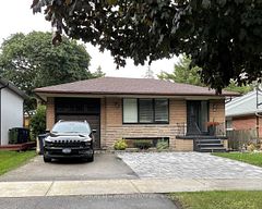 43 Blaketon Road Lower, Toronto, ON M9B 4W4