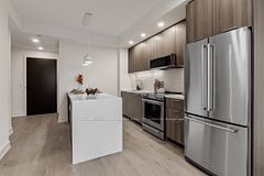 29 York Garden Way 1706, Toronto, ON M6A 2V1