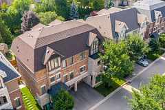 1226 Azinger Lane, Mississauga, ON L5E 0A7