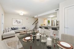 760 Lakeshore Road E 207, Mississauga, ON L5E 1C7