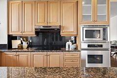 35 Kingsbridge Garden Circle TPH4, Mississauga, ON L5R 3Z5