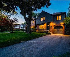 4 Winston Grove, Toronto, ON M8Y 2K8