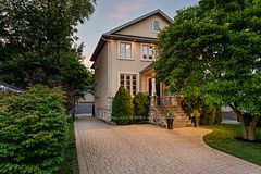 4 Springbrook Gardens, Toronto, ON M8Z 3B3