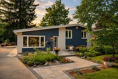14 Lawrence Crescent, Brampton, ON L6W 2P3