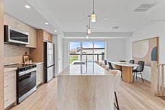 15 Acorn Avenue 3, Toronto, ON M9B 3P7