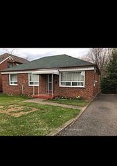 42 Arrowsmith Avenue, Toronto, ON M6M 2W7