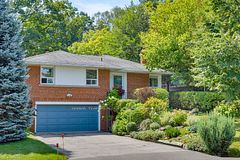 4 Ivy Lea Crescent, Toronto, ON M8Y 2B2