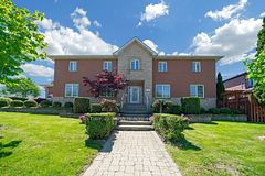 543 S Queens Drive, Toronto, ON M6L 1M9