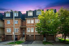 435 Hensall Circle 44, Mississauga, ON L5A 4P1