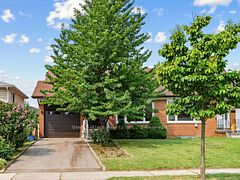 3272 Marlene Court, Mississauga, ON L4X 2N5