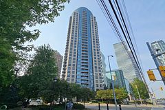 330 Burnhamthorpe Road W 1902, Mississauga, ON L5B 0E1