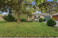 12 Vanderbrent Crescent, Toronto, ON M9R 3W8