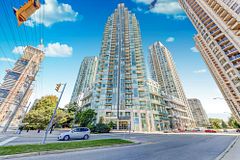 3939 Duke Of York Boulevard 402, Mississauga, ON L5B 4N2