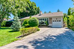 1602 Lincolnshire Boulevard, Mississauga, ON L5E 2S7