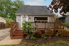 2232 Queensway Drive, Burlington, ON L7R 3T1