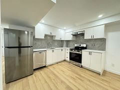 704 Courtney Valley Road Lower, Mississauga, ON L5V 0C3