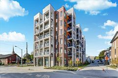 160 Canon Jackson Drive 606, Toronto, ON M6M 0B6