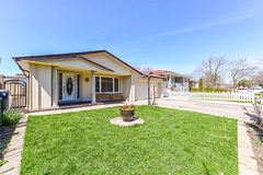 571 Silver Creek Boulevard, Mississauga, ON L5A 2B6