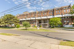 10 Eddystone Avenue N 106, Toronto, ON M3N 2T2