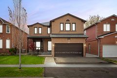 5952 Grossbeak Drive, Mississauga, ON L5N 6B3