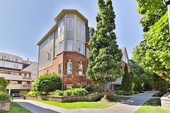 740 Neighbourhood Circle 4, Mississauga, ON L5B 0B4