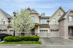 5056 New Street 5, Burlington, ON L7L 1V1