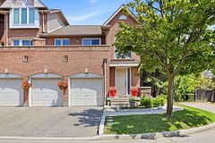 115 Bristol Road E 24, Mississauga, ON L4Z 3P7